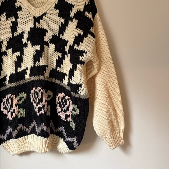 1980s A Little Extra Spice Rose V Neck Sweater - Picture 2 of 8